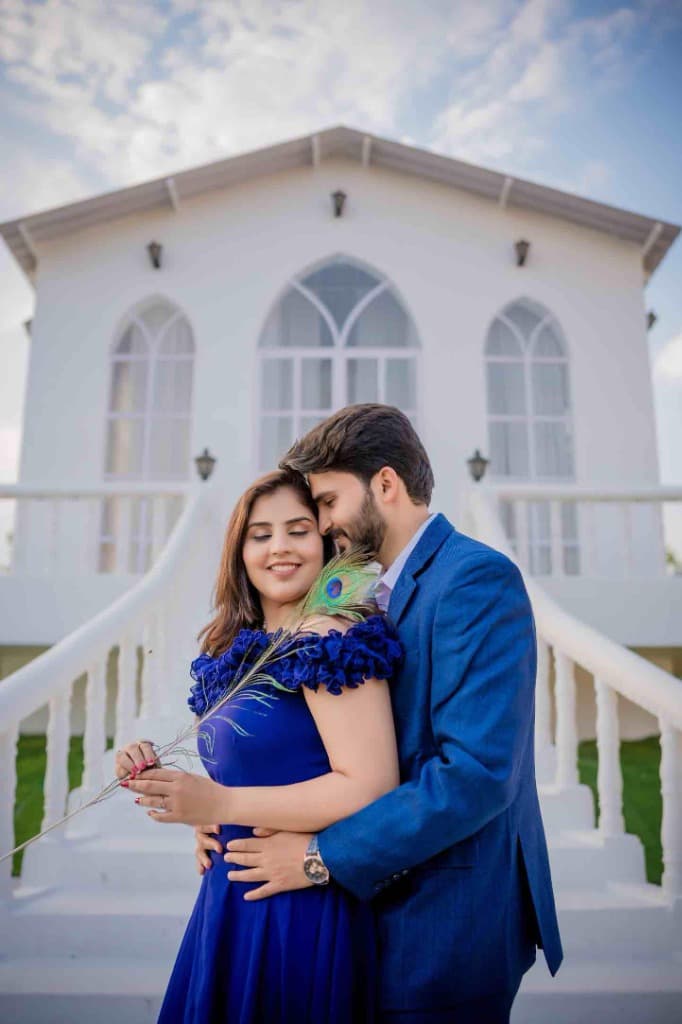 Editorial couple pre-wedding shoot at a scenic Jaipur heritage location